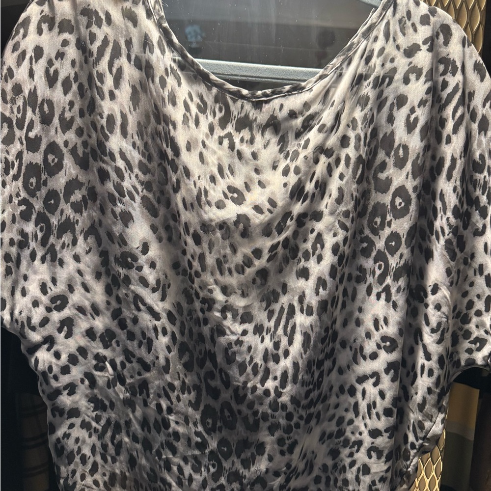 $5 Friday Ultra Flirt sheer blouse Leopard - Picture 2 of 2